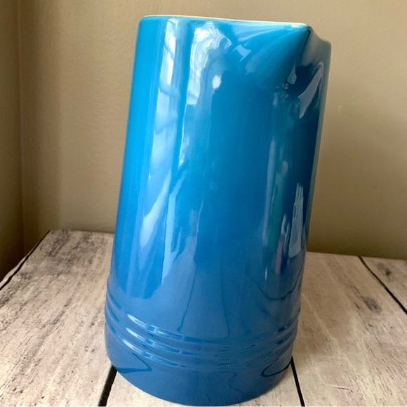 Last 1 🌟 LE Creuset Second Choix Glazed Pitcher Marseille Blue 1.5 L/1.6QT - Picture 3 of 6